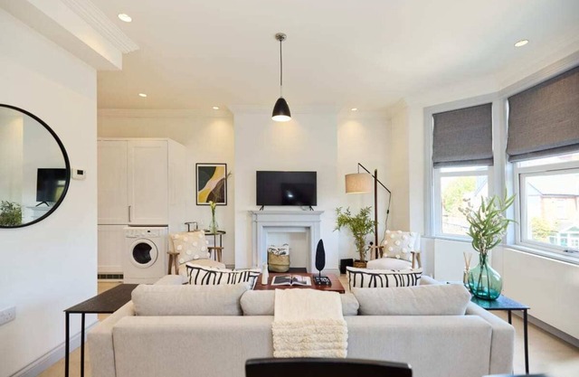 The Leghorn Quarters - Modern 3bdr With Balcony