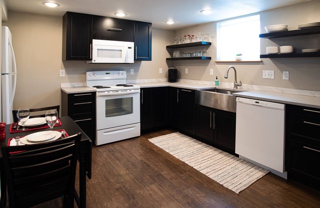 The Lewis House-An entire apartment getaway