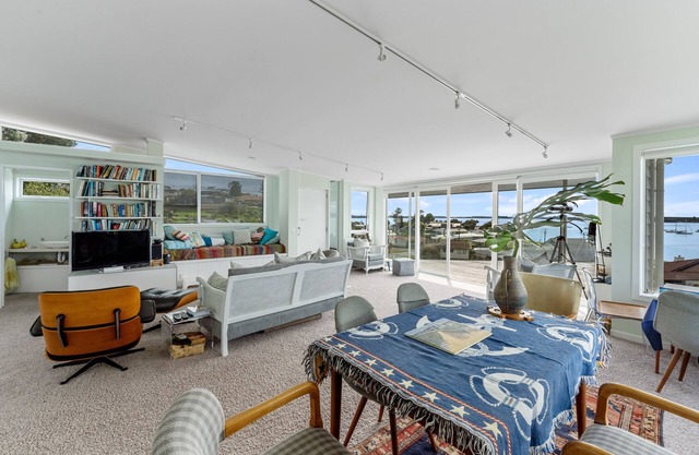 The Lighthouse - Omokoroa Holiday Home