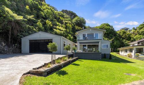The Lighthouse - Te Mata Holiday Home
