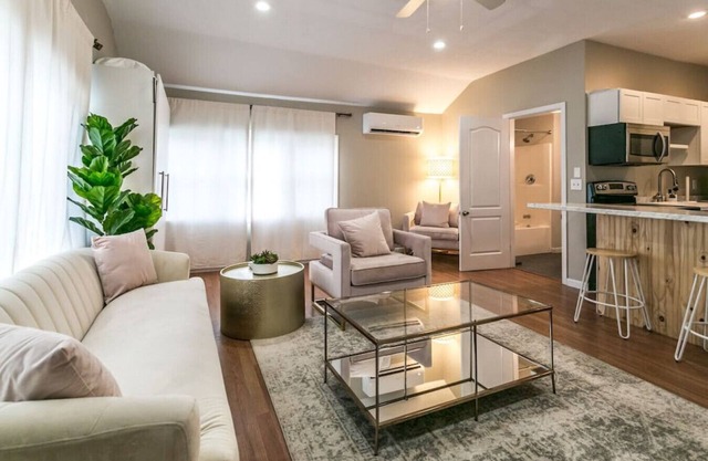 Sylvans Hidden Gem "The Lilly Pad" w/ Murphy Bed! Internal name: Lilly - Studio sleeps 4