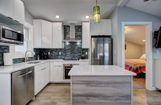 The Lilly Pad + DOG Friendly Fenced YARD!