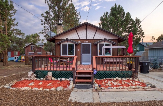 The Little Cabin That Could - Get Cozy In Big Bear 2 Bedroom Home by Redawning