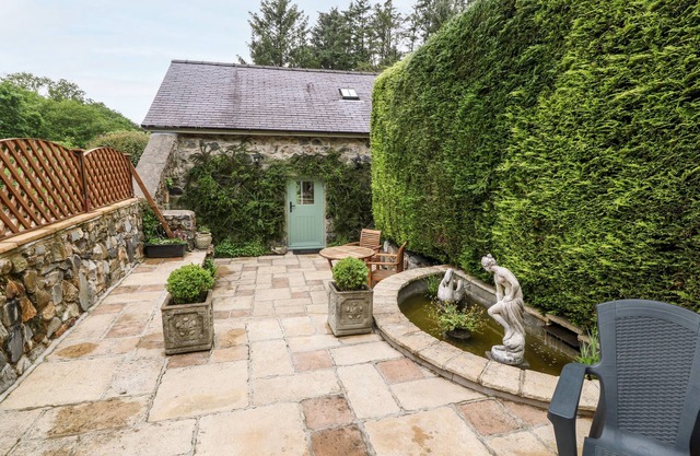 THE LITTLE COACH HOUSE, admite mascotas en Garndolbenmaen, Ref 1009044