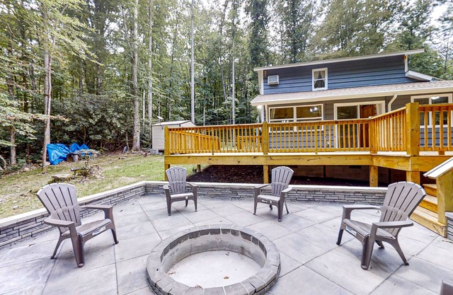 The Little Dude Cabin | Rustic cabin in Franklin with water & wildlife views