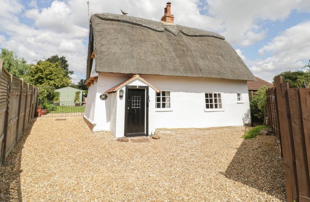 The Little Thatch Cottage, SHARNBROOK