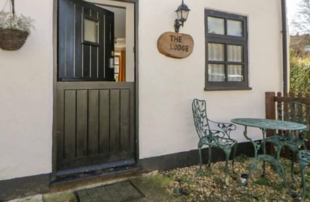 The Lodge 2 bedroom cottage beside The Cridford In