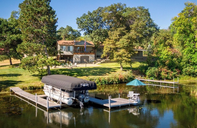 The Lodge at Cabin 8 Retreats – 6,000 Sq Ft of Joy, Steps from the Water