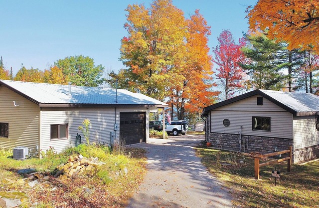 The Lodge at Pine Lake, Lakefront property sleeps 5