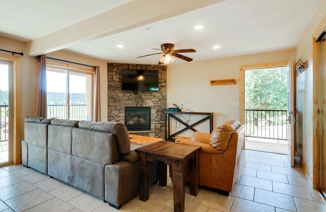 The Lodge at Duck Creek: PACK SUITE DE LOBO
