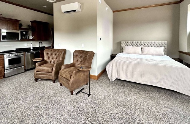 The Lodge- Eastwood Suite