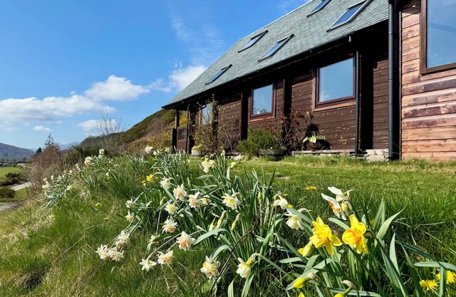 THE LODGE, family friendly, with open fire in Beauly
