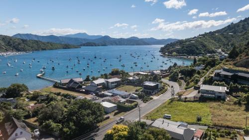 The Lodge - Picton Holiday Home