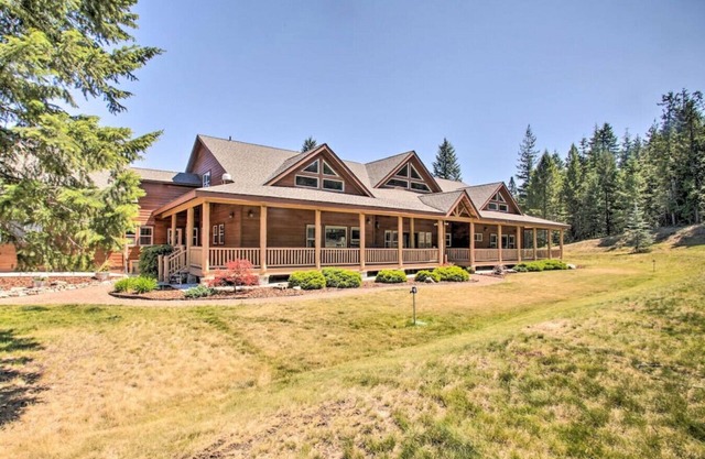 The Lodge · Secluded Lodge with Mountain Views and Hot Tub