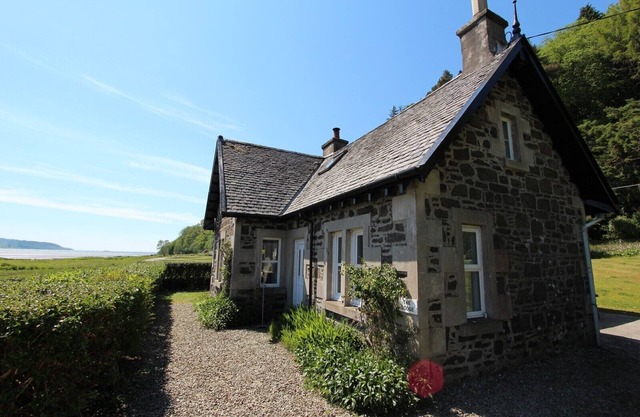 The Lodge Sleeps 6 - Private Cosy Cottage, Pets Welcome, Large Garden