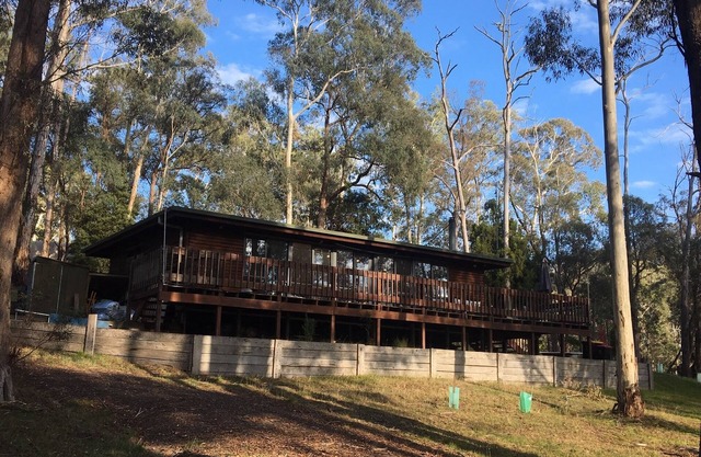 The Log Cabin - Cosy holiday cabin at the base of Mt Buller