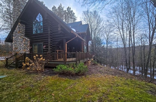 The Log Cabin on The Betsie River