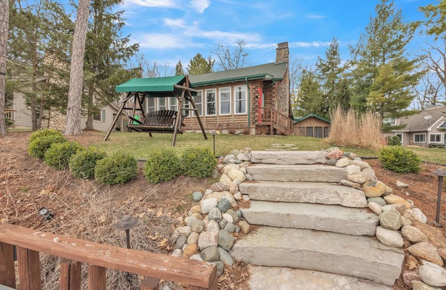 The Log Weekend (Gladwin, MI): Waterfront, An Authentic Log Cabin Experience!