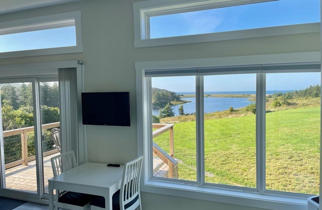 The Lookout - Executive Class Mini Villa with Ocean Views and Swimming Beach
