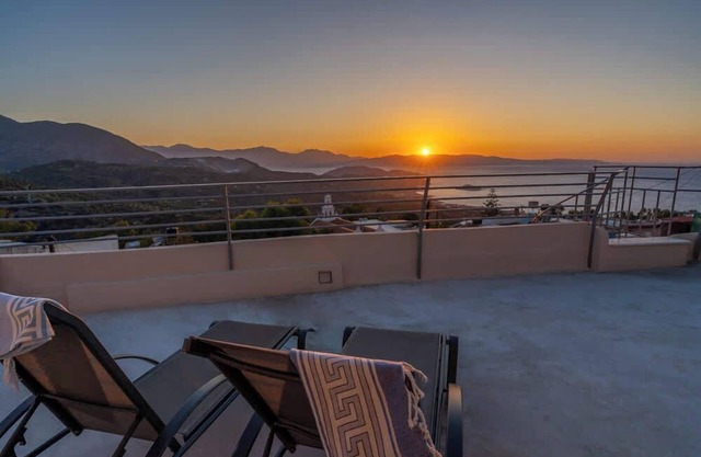The Lookout in Mirsini - Roof Terrace - AC - WIFI