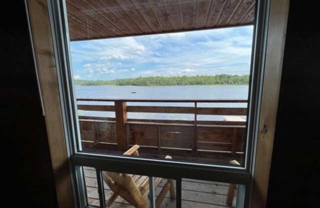The Loon Cabin-Off Grid Escape