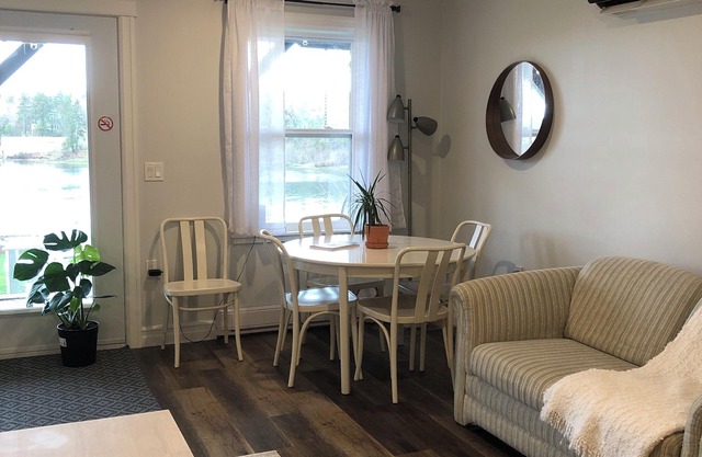 The Lower Deck Oceanfront Studio Just minutes to Chester Vlg & to Sandy Beaches