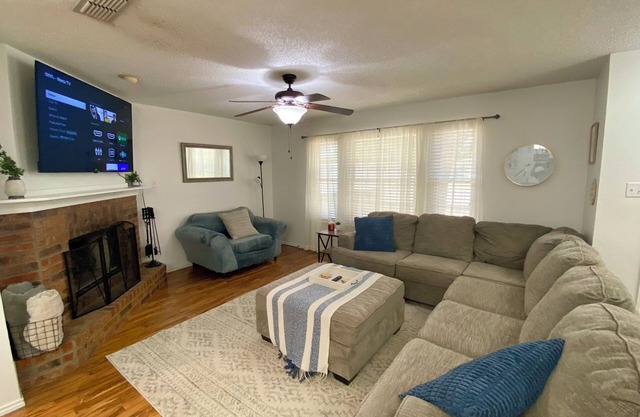 The Lubbock Landing! Hot Tub, King Bed, Backyard Fun, Board Games, & More!