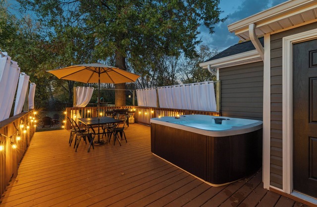 The Luxe/Hot Tub/Playground/12 Min to Horse Park