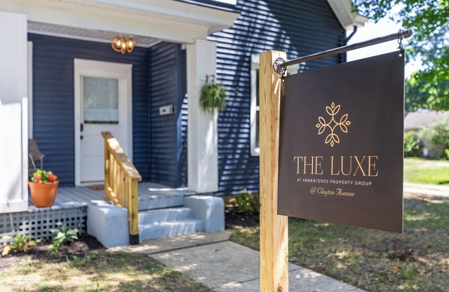 The Luxe/Hot Tub/Private Bar/ 12 Min to Horse Park