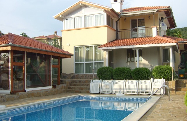 La Villa de lujo con piscina privada en la Costa del Mar Negro