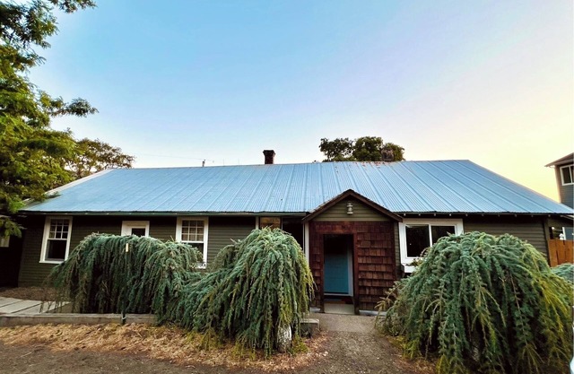 The Lyle House - a Cozy Retreat