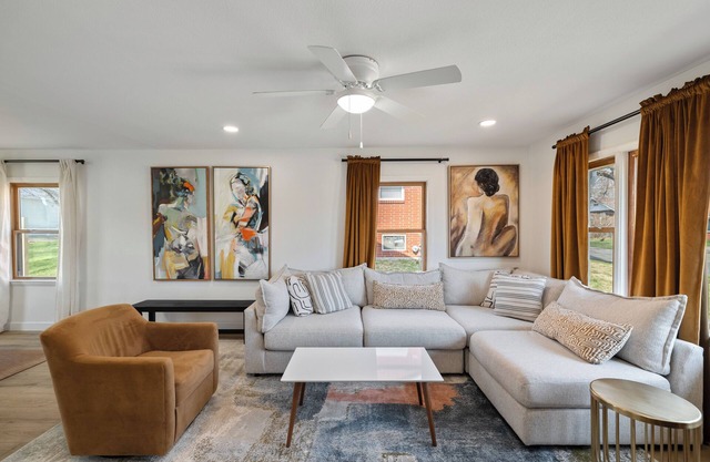 The Mackie - Charming 4-bedroom house with High Speed WiFi in lovely Des Moines