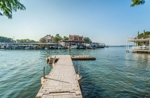 The Mad Goose - Beautiful Lake House