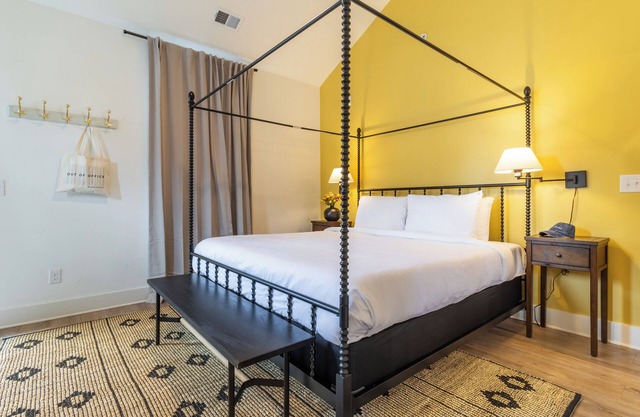 The Magnolia by AvantStay | 2 Spaces, Sleeps 24