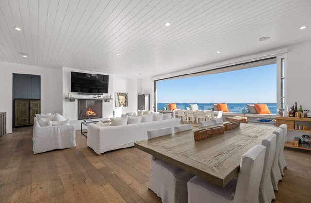 The Malibu Sandcastle l Beachfront & Private Rd