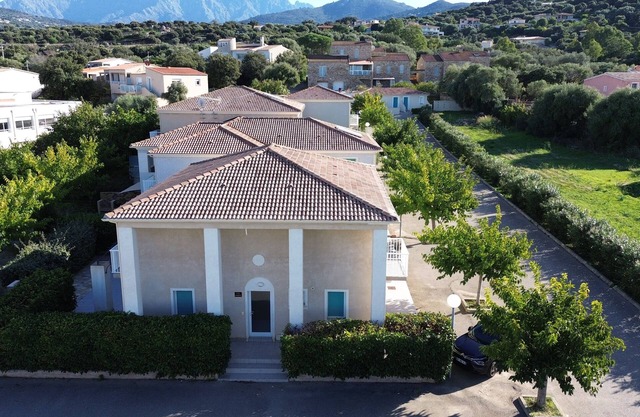 The Maristella and Argentu villas for large families close to the sea