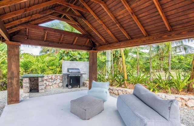 The Mastic Cana LUXE Cottage w/ Pool on North Side