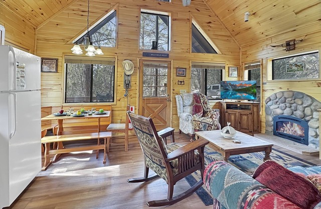The Maverick | Hot Tub Loft Pets Welcome