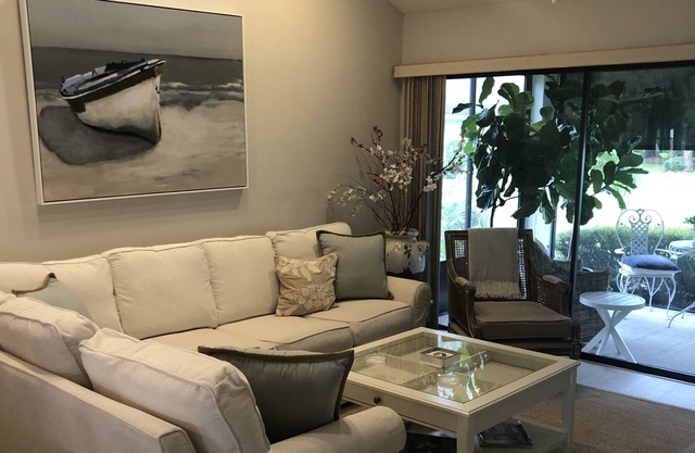 The Meadows Villa - Coastal Chic Vibe