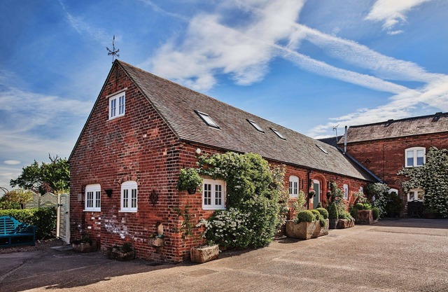 The Mews is a stunning barn conversion set in a peaceful village close to the Peak District. Spacious, stylishly renovated, and full of character, it’s the ideal retreat for countryside escapes.