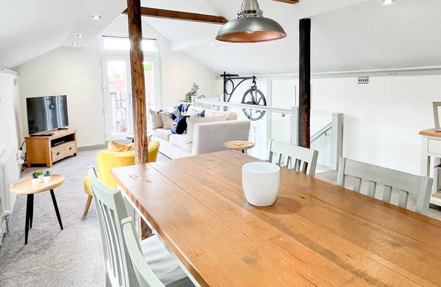 The Mews Pet-Friendly + Parking