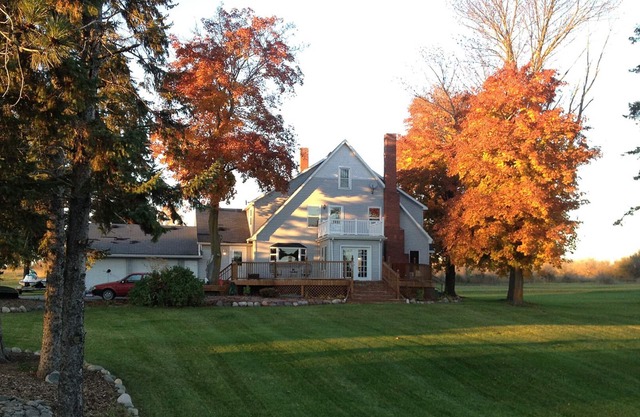 The Mill House, año alrededor de Country Home & Historic Grist Mill, con kayaks
