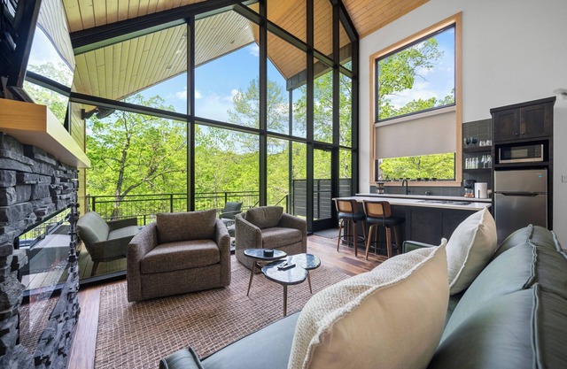 The Miller Treehouse, Hot Tub, Near downtown