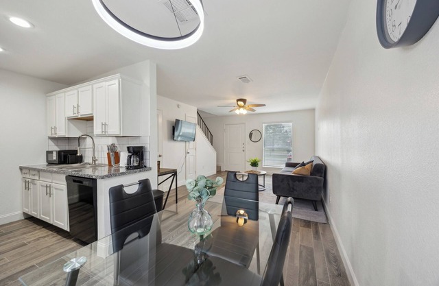 The Mirage 253 I Spacious 2 Bed 1.5 Bath