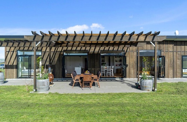The Modern Farmstead - Greytown Holiday Home