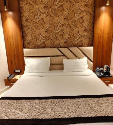 The Monark Inn