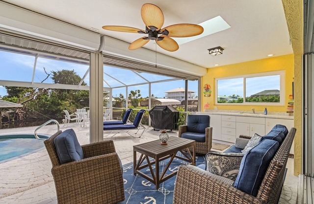 The Monroe Lookout! 2/2 Pool Waterfront Home!