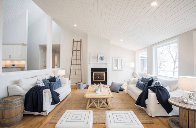 The Montauk | West Lake | 6 Bedrooms | Waterfront