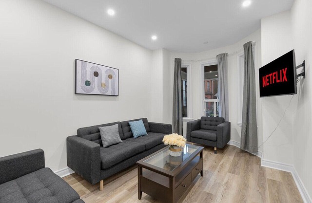 The Montrose - Free Parking - Downtown