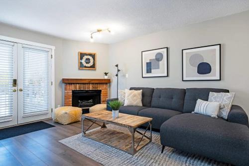 The Moose Lodge - Modern Condo in Collingwood